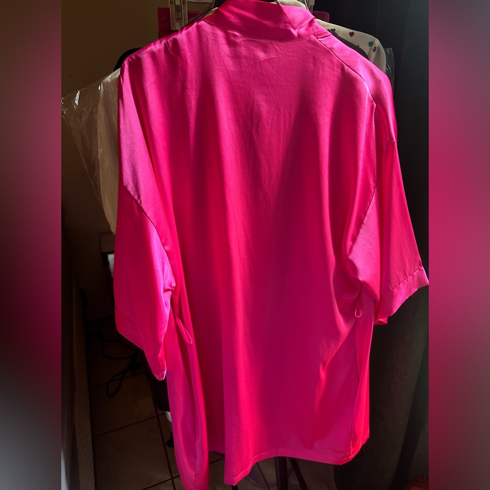 VICTORIA'S SECRET
Satin Short Robe - Picture 4 of 4